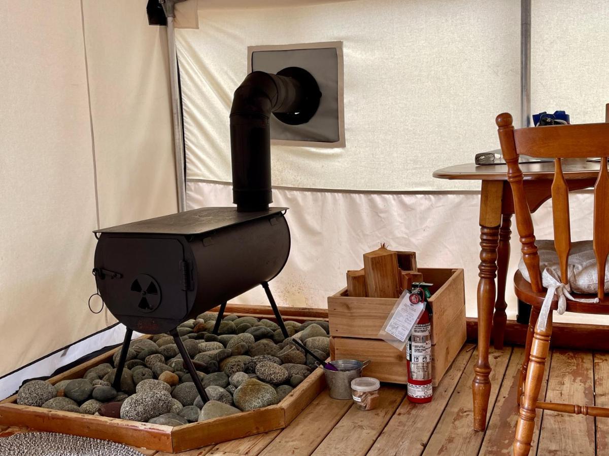 So Damn Lucky Glamping Hotell Ucluelet Eksteriør bilde