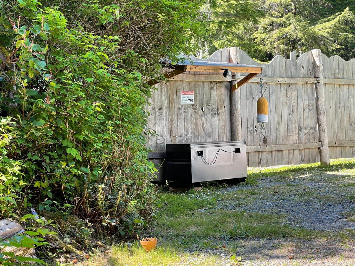 So Damn Lucky Glamping Hotell Ucluelet Eksteriør bilde