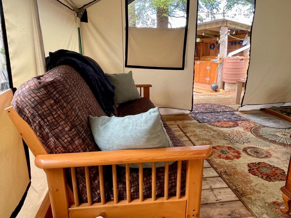 So Damn Lucky Glamping Hotell Ucluelet Eksteriør bilde