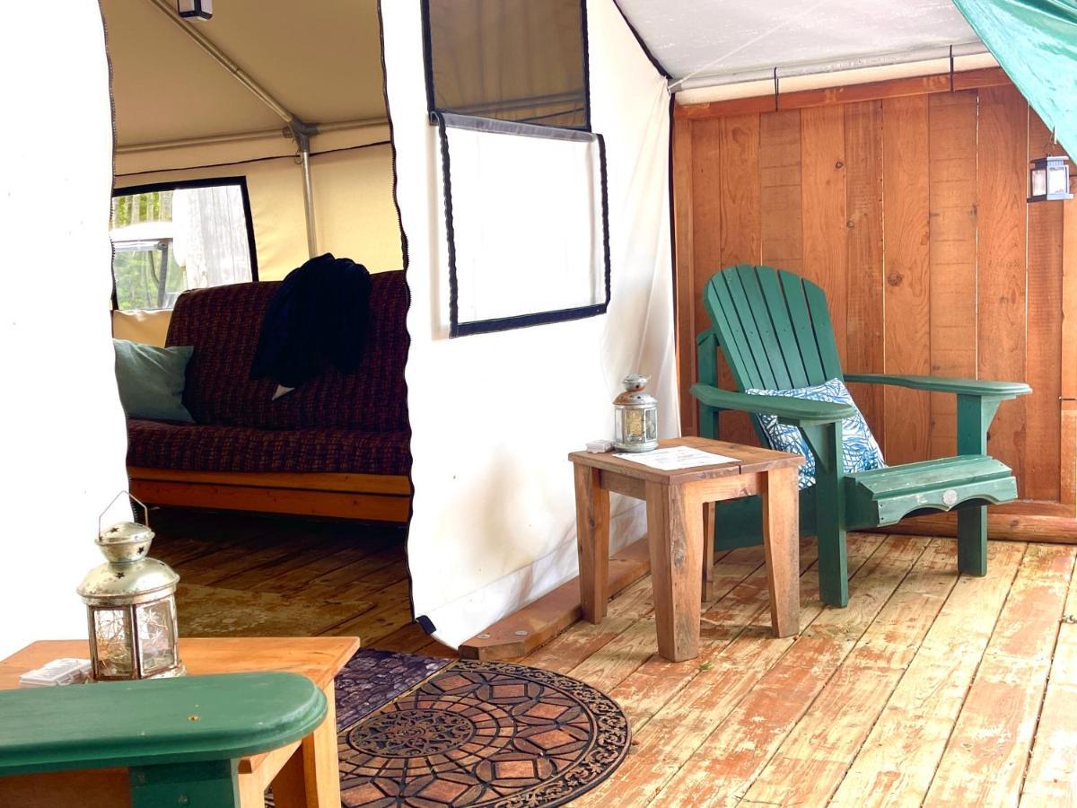 So Damn Lucky Glamping Hotell Ucluelet Eksteriør bilde