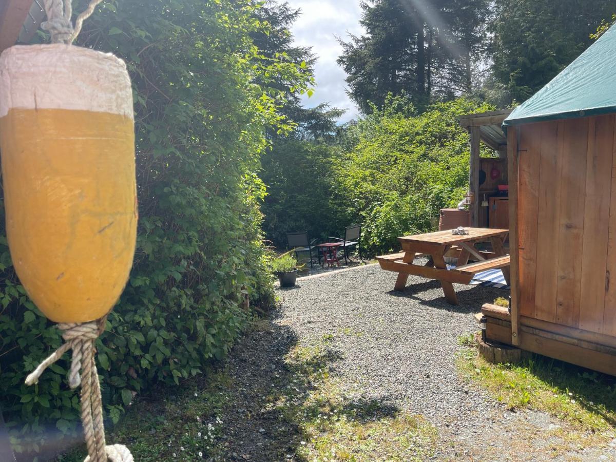 So Damn Lucky Glamping Hotell Ucluelet Eksteriør bilde