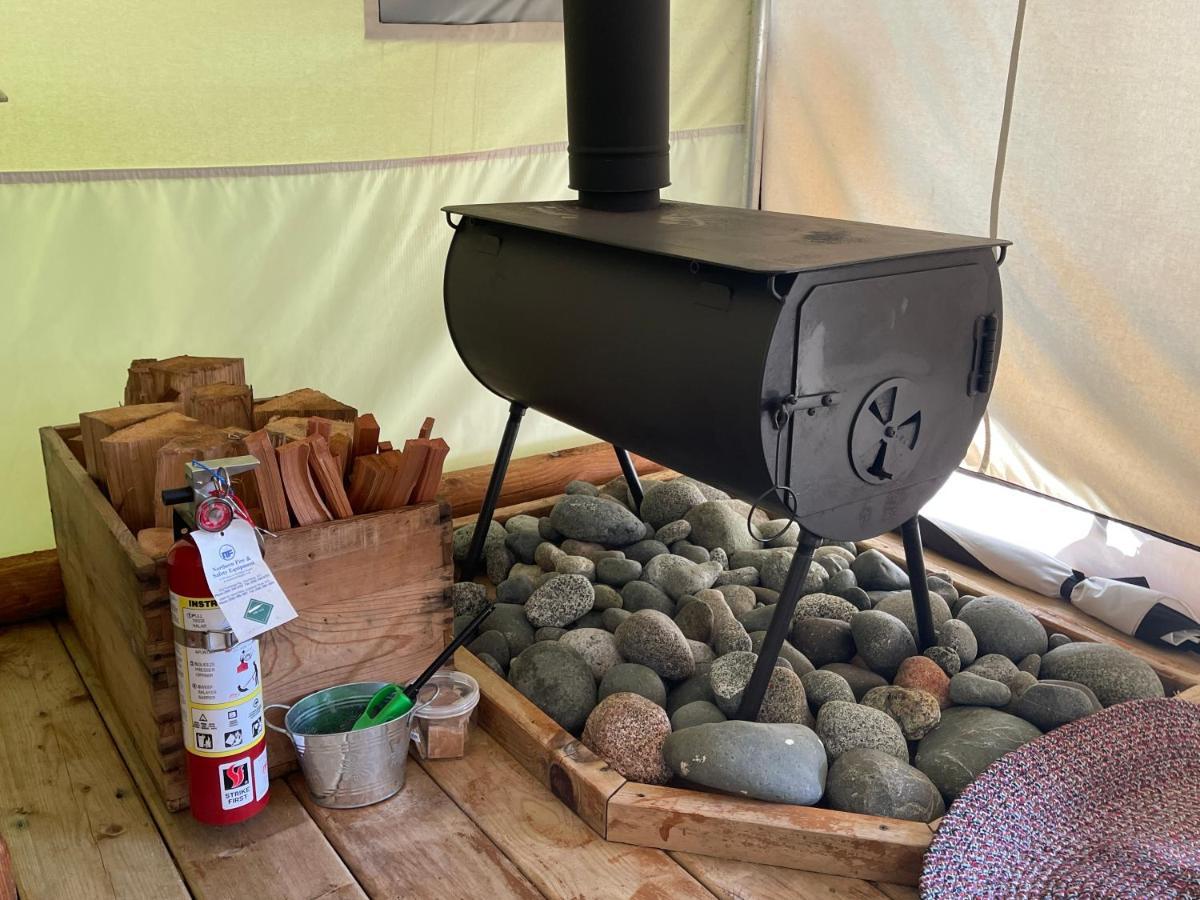 So Damn Lucky Glamping Hotell Ucluelet Eksteriør bilde