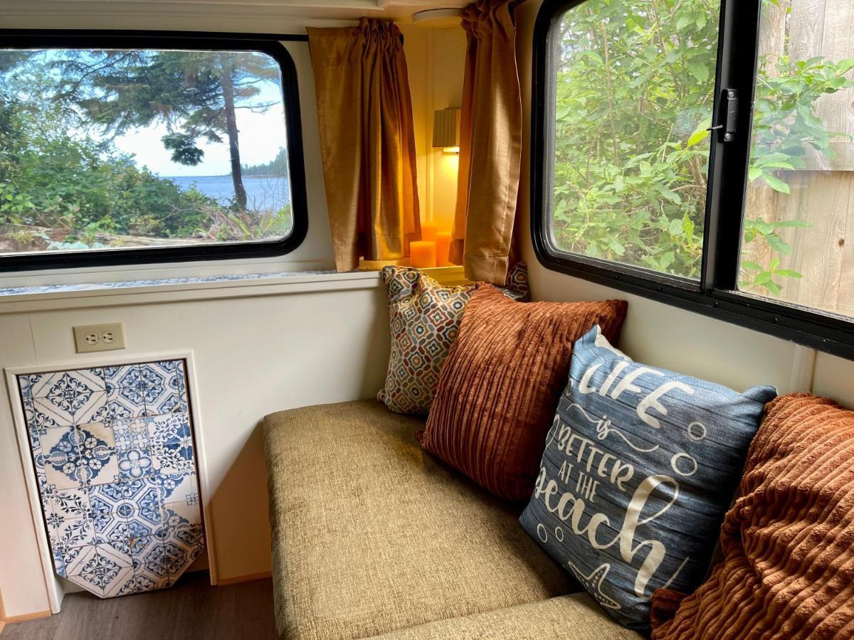 So Damn Lucky Glamping Hotell Ucluelet Eksteriør bilde