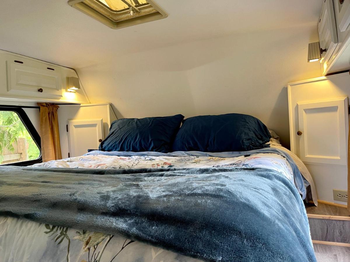 So Damn Lucky Glamping Hotell Ucluelet Eksteriør bilde