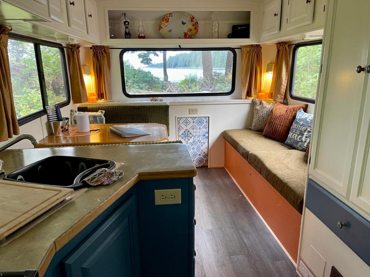 So Damn Lucky Glamping Hotell Ucluelet Eksteriør bilde