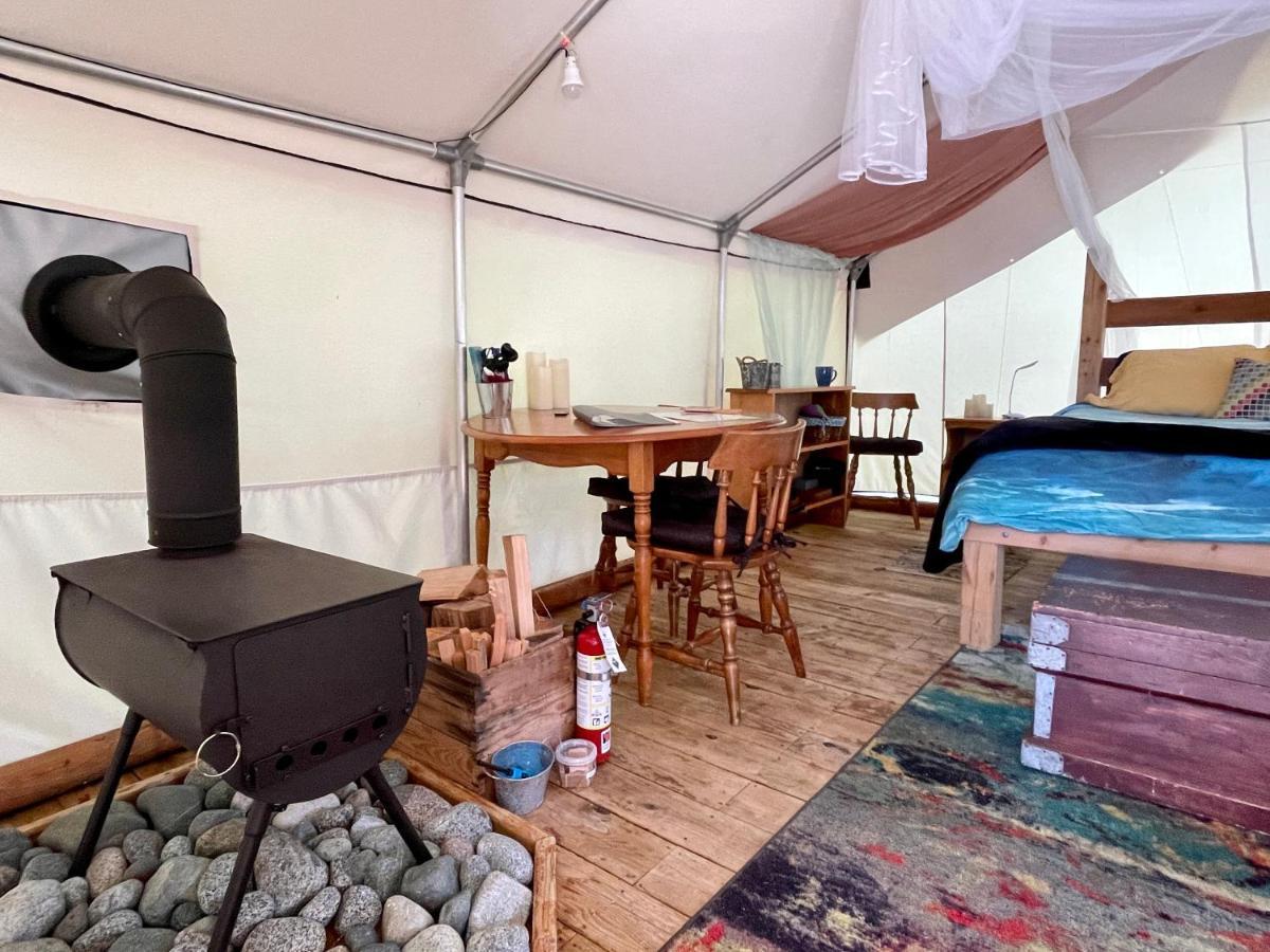So Damn Lucky Glamping Hotell Ucluelet Eksteriør bilde