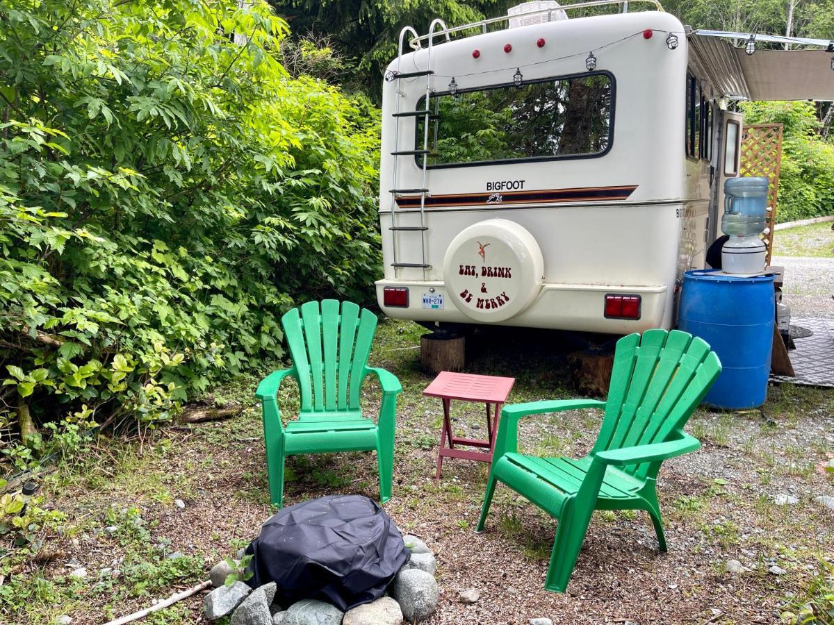 So Damn Lucky Glamping Hotell Ucluelet Eksteriør bilde