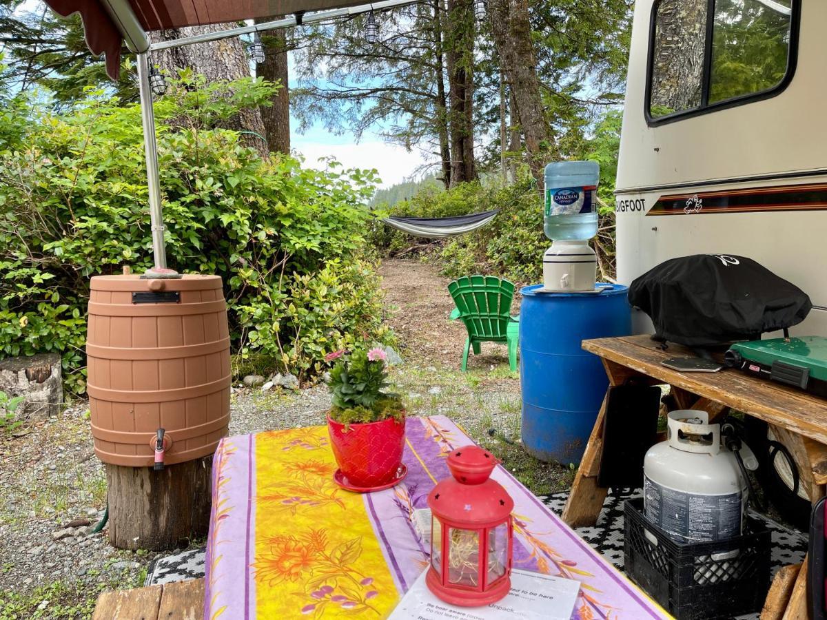 So Damn Lucky Glamping Hotell Ucluelet Eksteriør bilde
