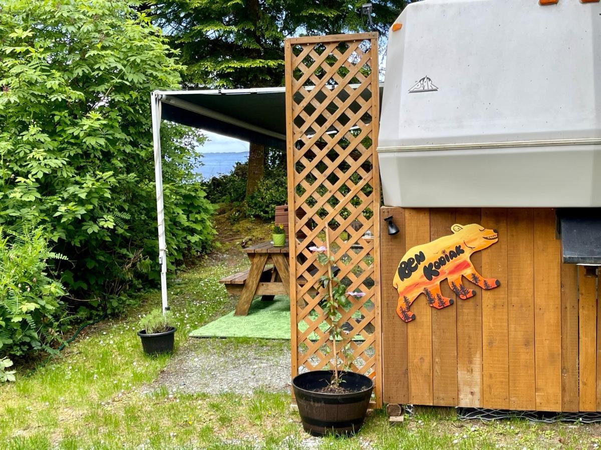So Damn Lucky Glamping Hotell Ucluelet Eksteriør bilde