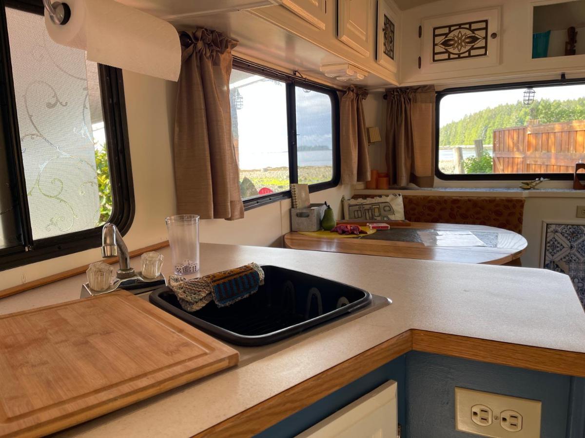 So Damn Lucky Glamping Hotell Ucluelet Eksteriør bilde