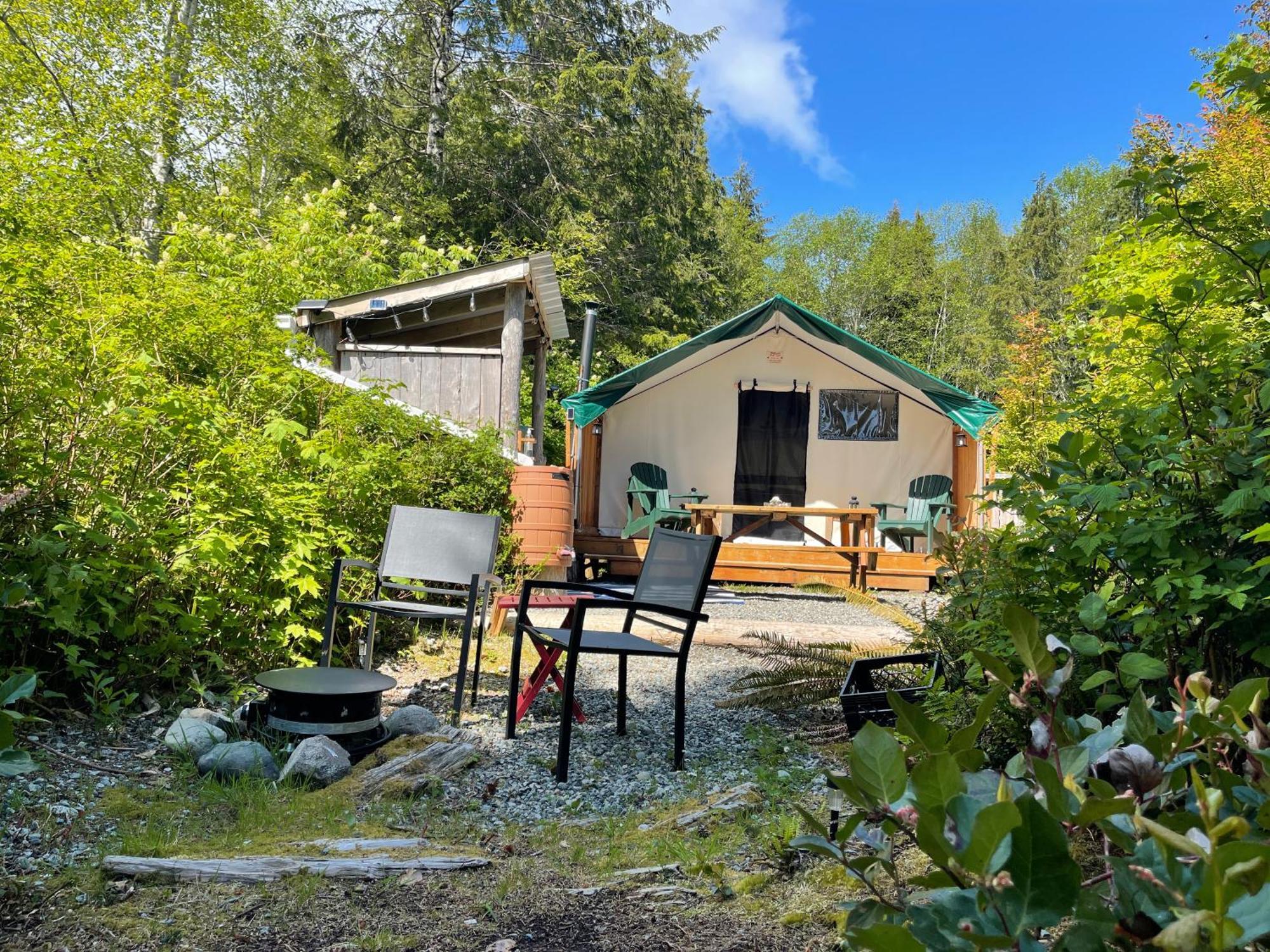 So Damn Lucky Glamping Hotell Ucluelet Eksteriør bilde