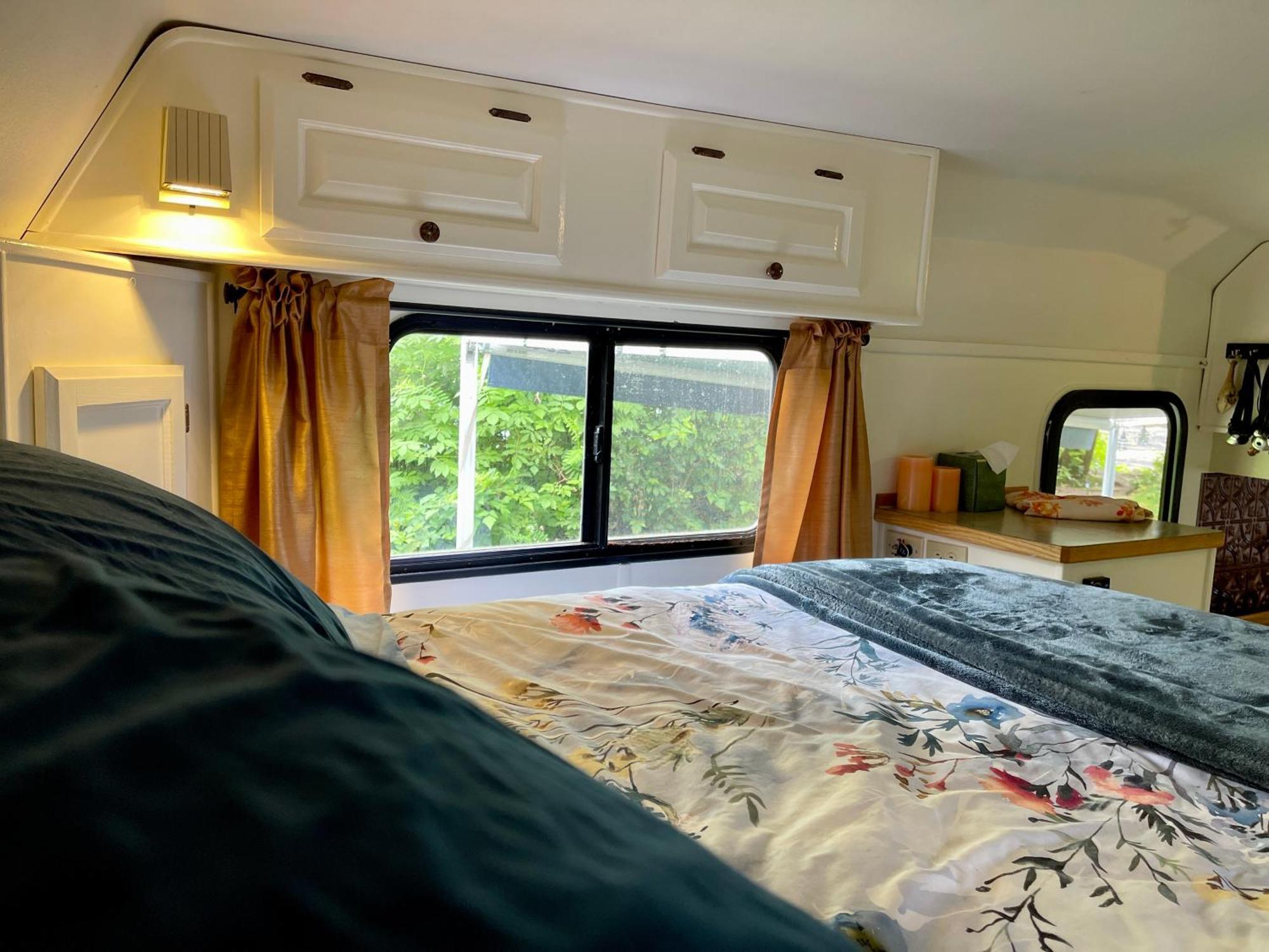 So Damn Lucky Glamping Hotell Ucluelet Eksteriør bilde