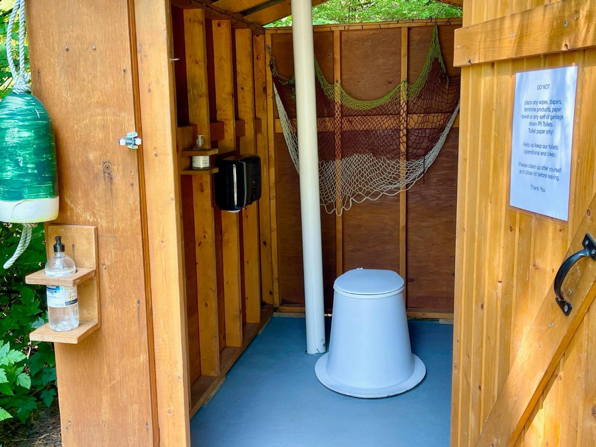 So Damn Lucky Glamping Hotell Ucluelet Eksteriør bilde